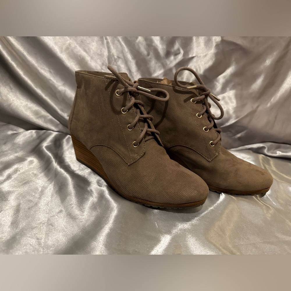 NWOB Dr. Scholls Close Call Wedge Booties Size 7.5